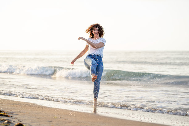 快乐夏日生活理念。图片下载