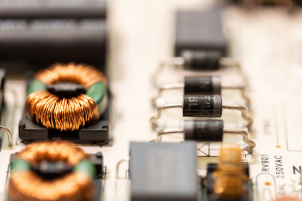 电路板上的电气元件图片下载