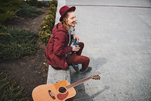 快乐的自由职业者周末玩音乐图片下载