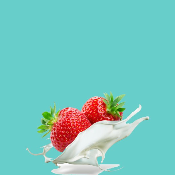 牛奶溅到草莓上图片下载