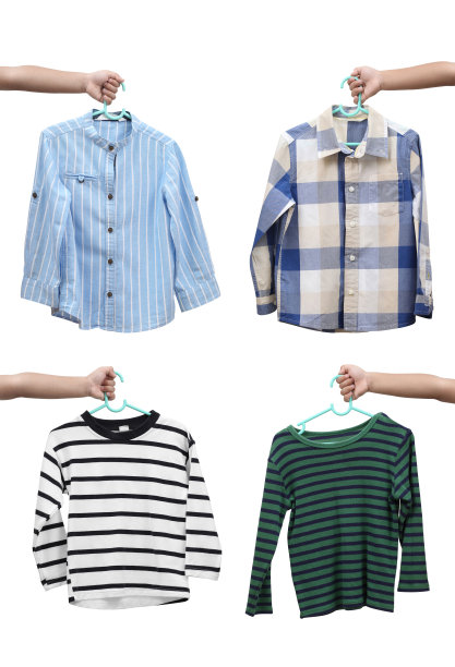 孩子们手持粉彩棉套衫孤立在白色背景图片下载