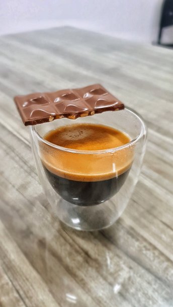 咖啡和巧克力棒图片下载