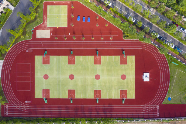 学校操场上图片下载