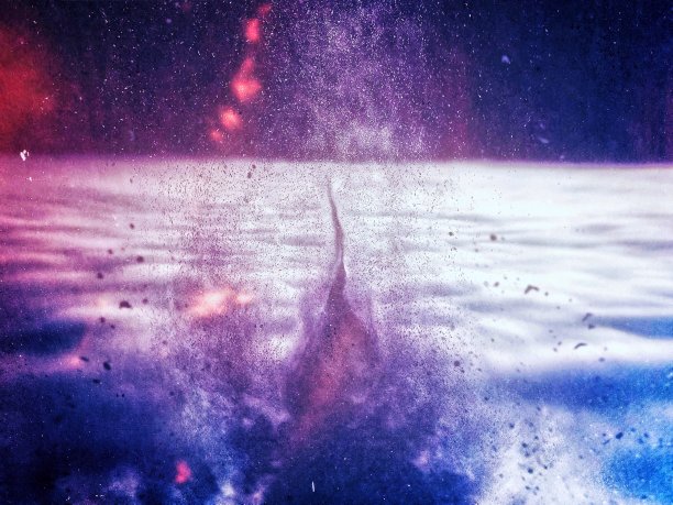 穿过云层的光图片下载