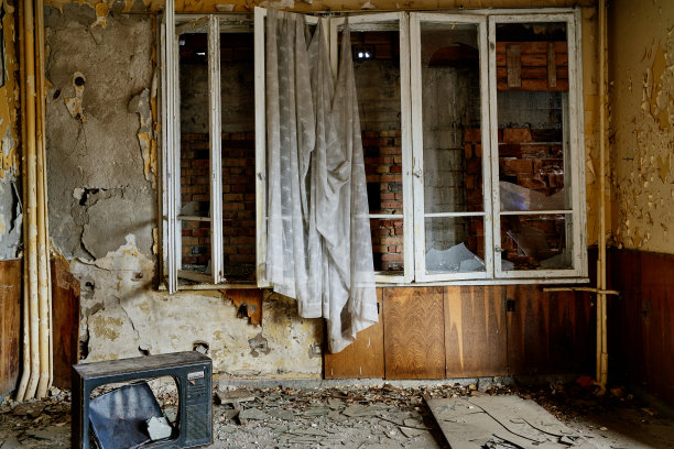 旧废弃建筑的内部图片下载