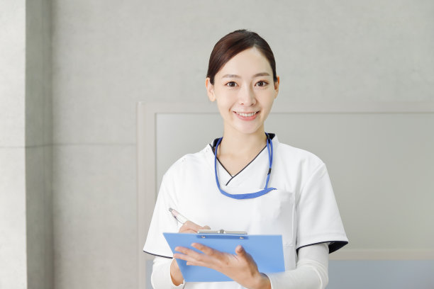 在医疗机构和老年医疗机构工作的妇女图片下载