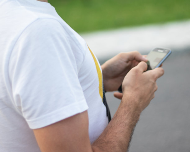 外面有人在打电话图片下载