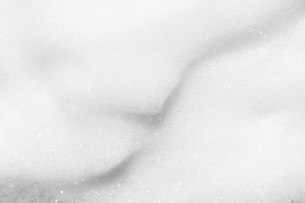 白色柔和泡沫质地的现代洁面化妆品护肤产品作为背景极端近距离观察从上面。图片下载