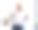 一个成熟男人边喝茶边看文书工作的照片图片下载