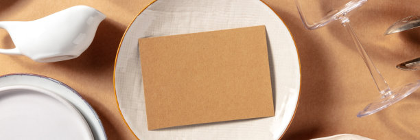 邀请模型全景图，顶部拍摄与餐具和眼镜图片下载