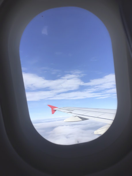 从飞机窗口看外面的云图片下载