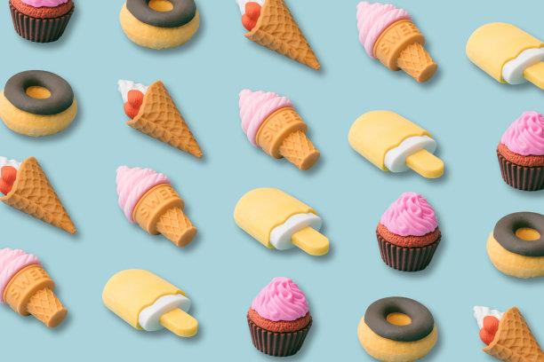 甜品和甜食的创意图案。冰棒，冰淇淋，甜甜圈，蓝底纸杯蛋糕。夏天和糖果的概念。插图3 d。图片下载