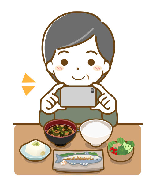 中年男子在吃饭时用智能手机拍照图片下载
