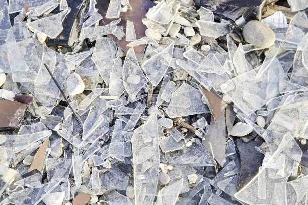 破碎的玻璃图片下载