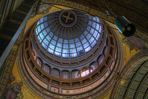 在圣尼古拉斯大教堂里图片下载