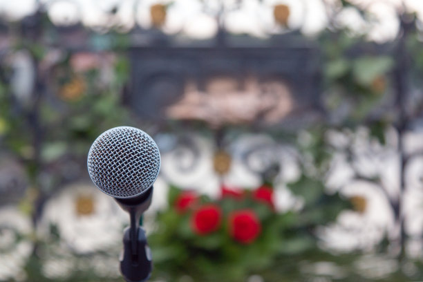 一个准备在布拉格使用的麦克风图片下载