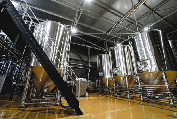 私人啤酒厂精酿啤酒设备图片下载
