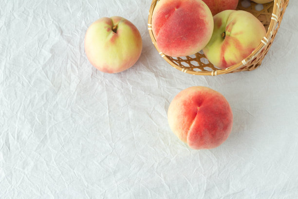 熟透的美味桃子图片下载