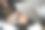 美丽的白人女性在洗发和按摩时感到放松和舒适。发廊工作室拥有发型时尚、美丽、时尚的理念。图片下载
