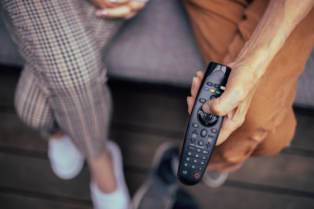 跟上电视明星的脚步图片下载