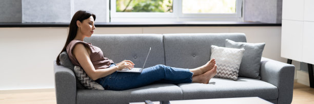 女人上网和购物图片下载