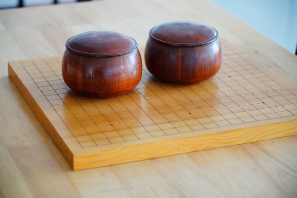 桌上放着中国围棋图片下载