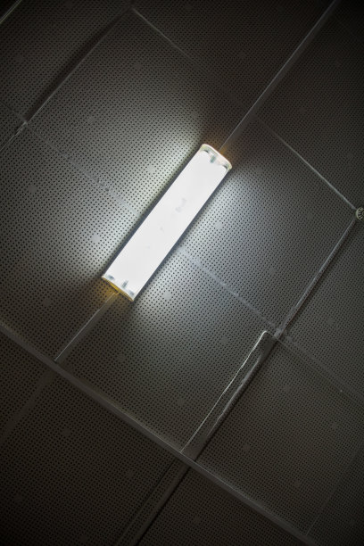 天花板上的灯。图片下载