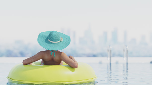 性感的3D女人放松在温泉度假村游泳池。放松的概念。图片下载