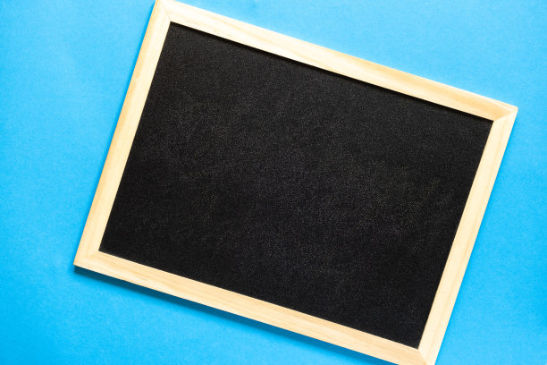 回到学校的概念。空白黑板，平铺。图片下载