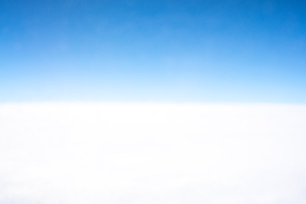 蓝天白云之上，从飞机上拍摄的照片，水平图片下载