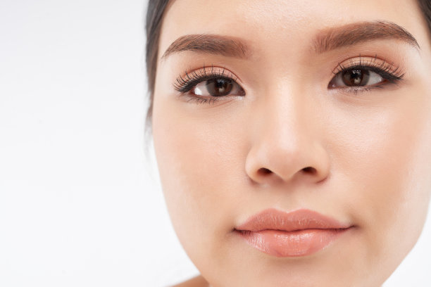 严重的年轻女子图片下载