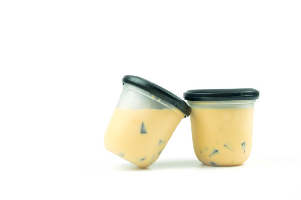 甜泰国奶茶豆腐包装上的白色背景图片下载