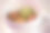 白色餐具上的彩色杏仁饼干图片下载