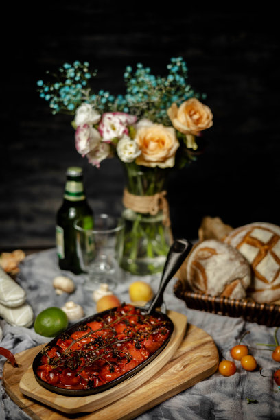 静物:餐桌上的美食图片下载