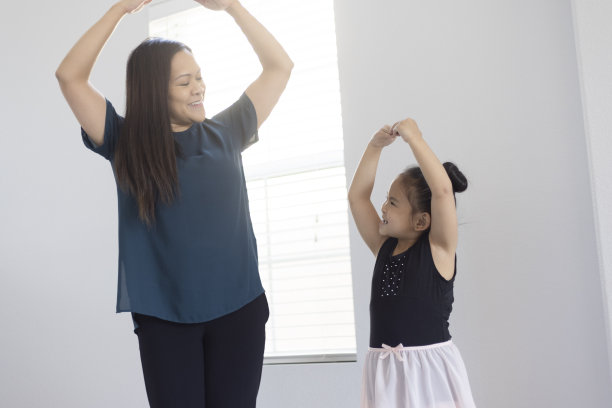 母亲和女儿图片下载