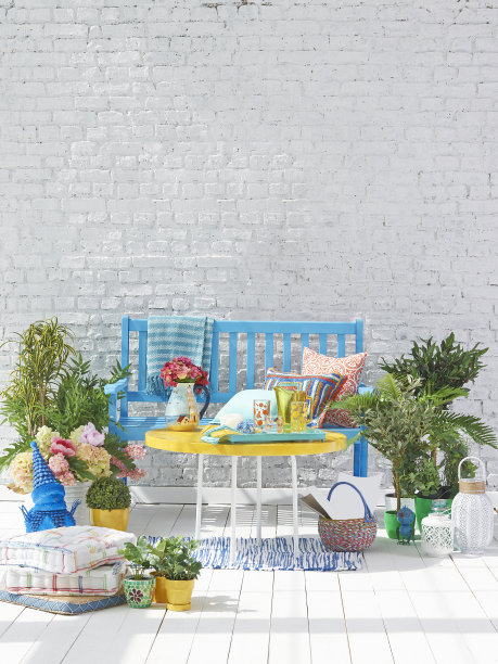 家庭室内花园座椅与木质沙发植物图片下载