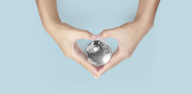 手持玻璃球，美国宇航局的节能理念图片下载