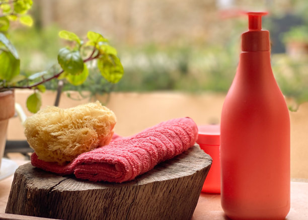 装美容和个人卫生液体的塑料容器图片下载