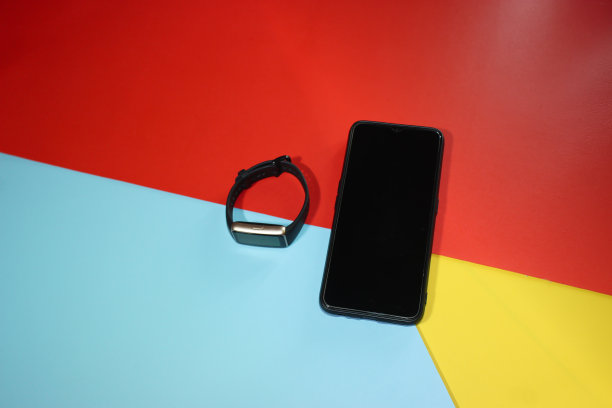 智能手环健身追踪器和智能手机图片下载