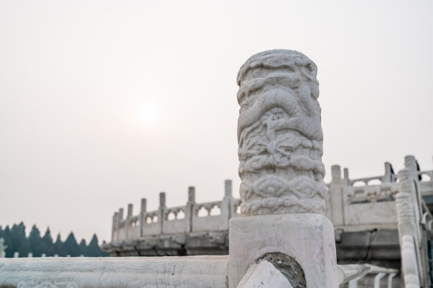 天坛公园，传统的中国图案雕刻在花岗岩上图片下载