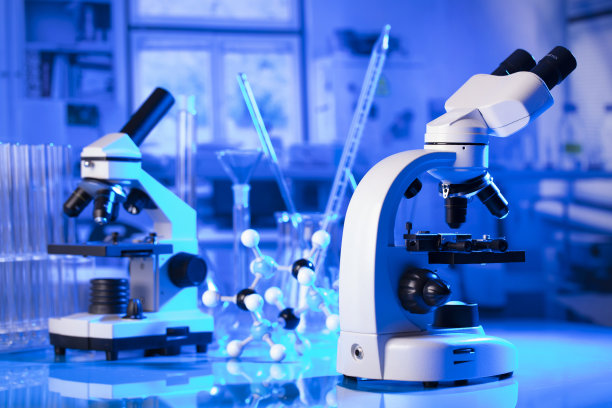 关于冠状病毒流行的实验室调查。素材图片