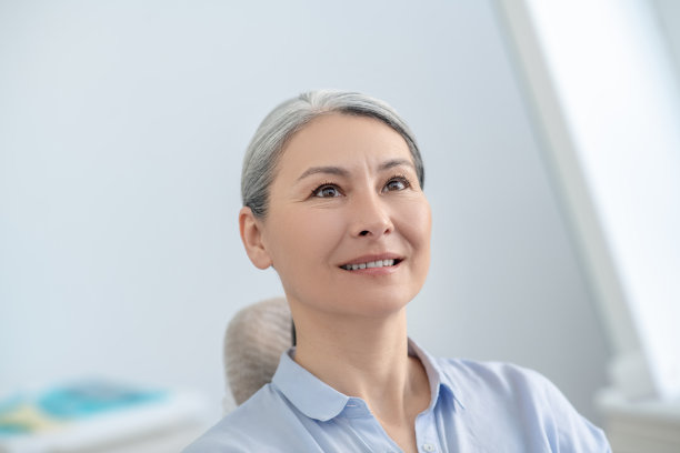 腰间的图片，一个漂亮成熟的女人图片下载