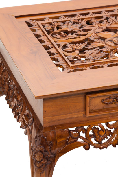 豪华的木雕古典餐桌孤立在白色之上图片下载