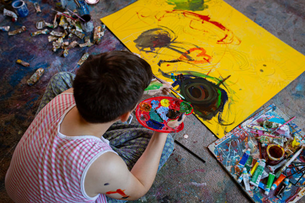 少年艺术家的作品图片下载