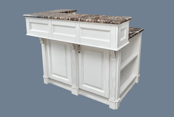 厨房岛在乡村风格与花岗岩台面孤立在灰色背景图片下载