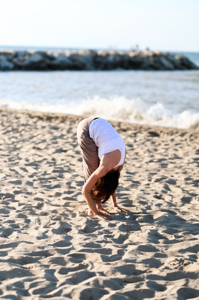健康的生活方式概念与瑜伽练习。图片下载