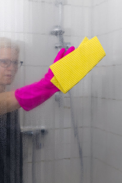 女人洗淋浴图片下载