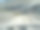 美丽的破碎防破坏透明闪亮裂玻璃。背景。纹理图片下载