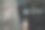 现代咖啡店研磨机里的咖啡豆图片下载