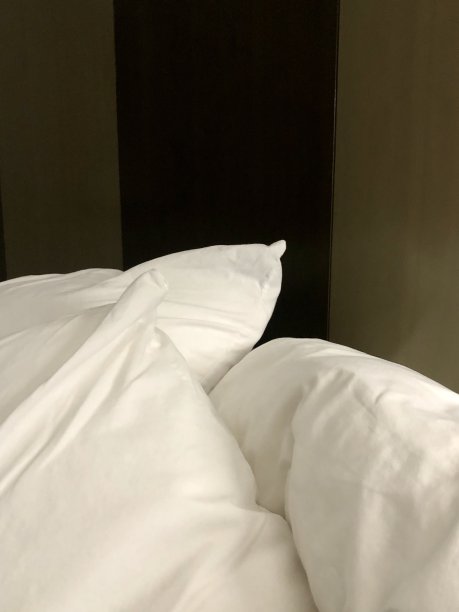 白色的枕头图片下载